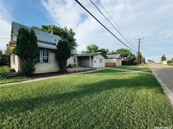 231 Douglass Street, Outlook, SK S0L 2N0
