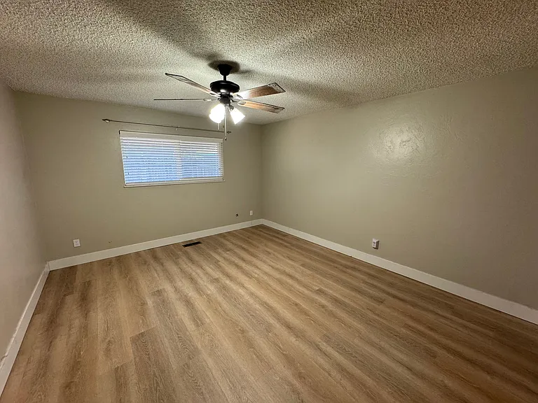 970 N Villa Ave #4 — Photo 6