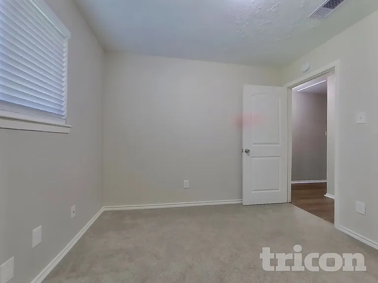 2706 King James Ct — Photo 12