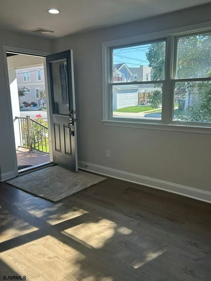 2 bed, 1.0 bath, 1650 sqft, $2,495 — Photo 3