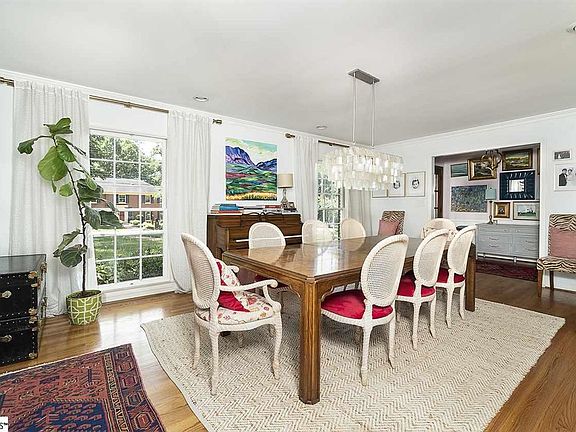 5th image of 6 Bonaventure Dr