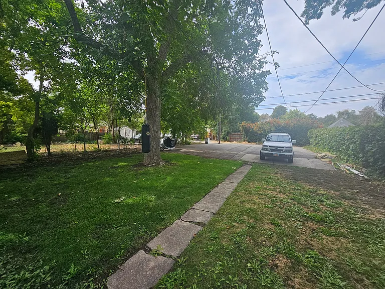 1008 S Lake St — Photo 14