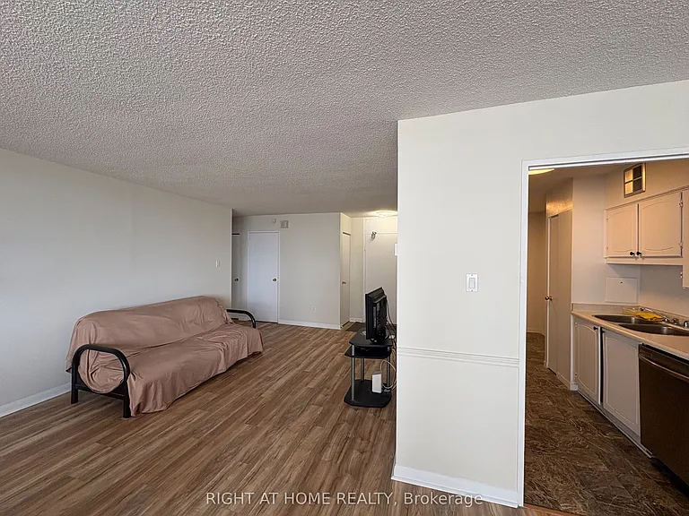 380 King St #903 — Photo 6