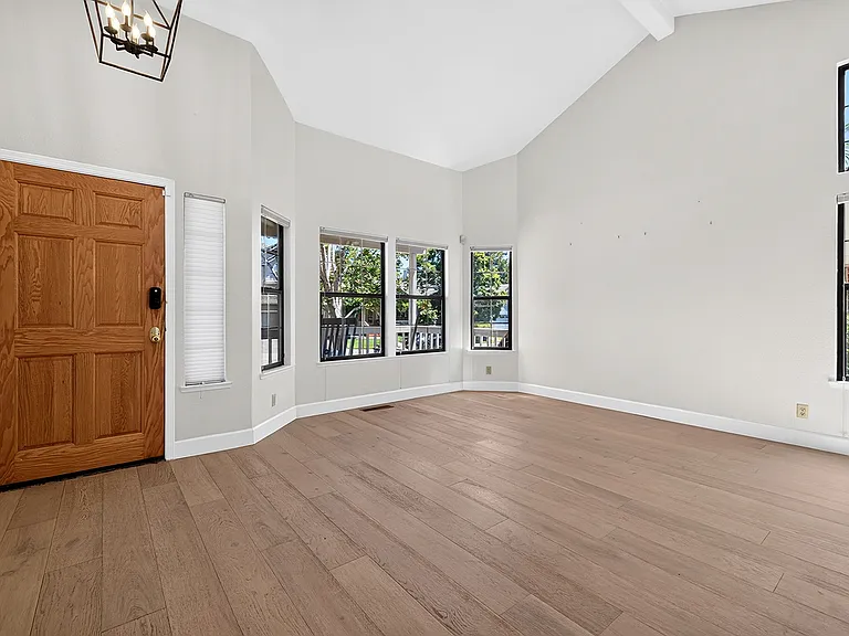 133 Madrid Way — Photo 12