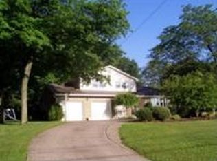 63 Robin Hood Dr, Youngstown, OH