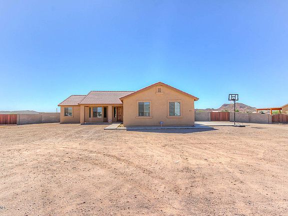 3rd image of 683 W Zion Ln