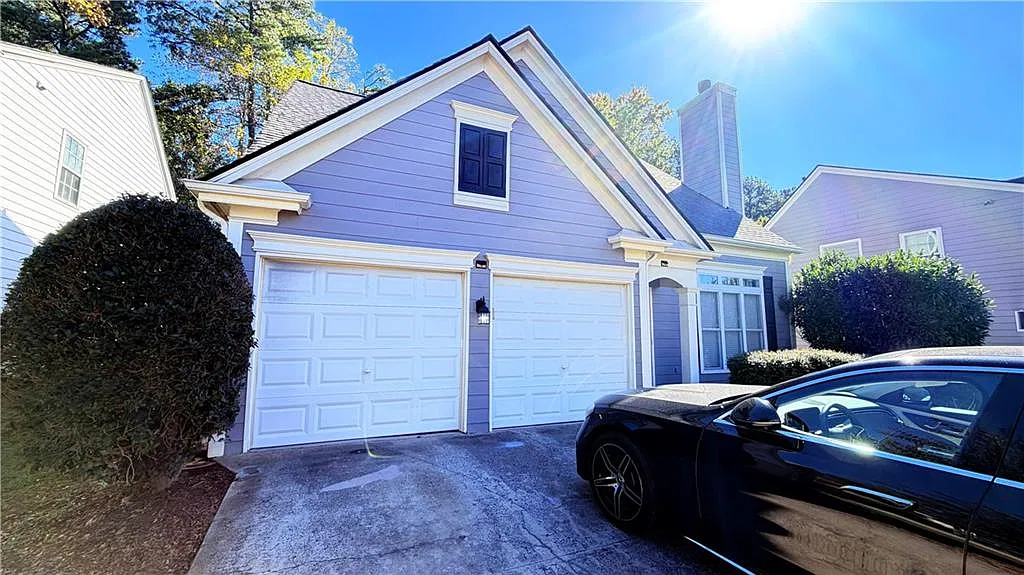 3 bed, 2.5 bath, 2115 sqft, $2,200 — Photo 2