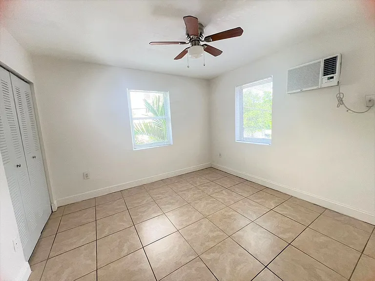 1533 NW 2nd St — Photo 6