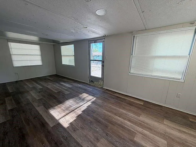 4046 Queen Anne Dr — Photo 7