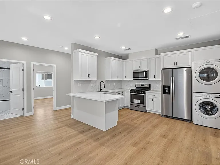 14734 Gilmore St #D — Photo 5