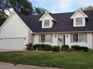 7 Dover Dr, Spring Valley, IL 61362