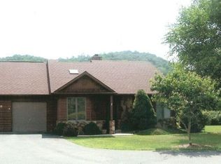 228A Roan Valley Dr, Mountain City, TN 37683