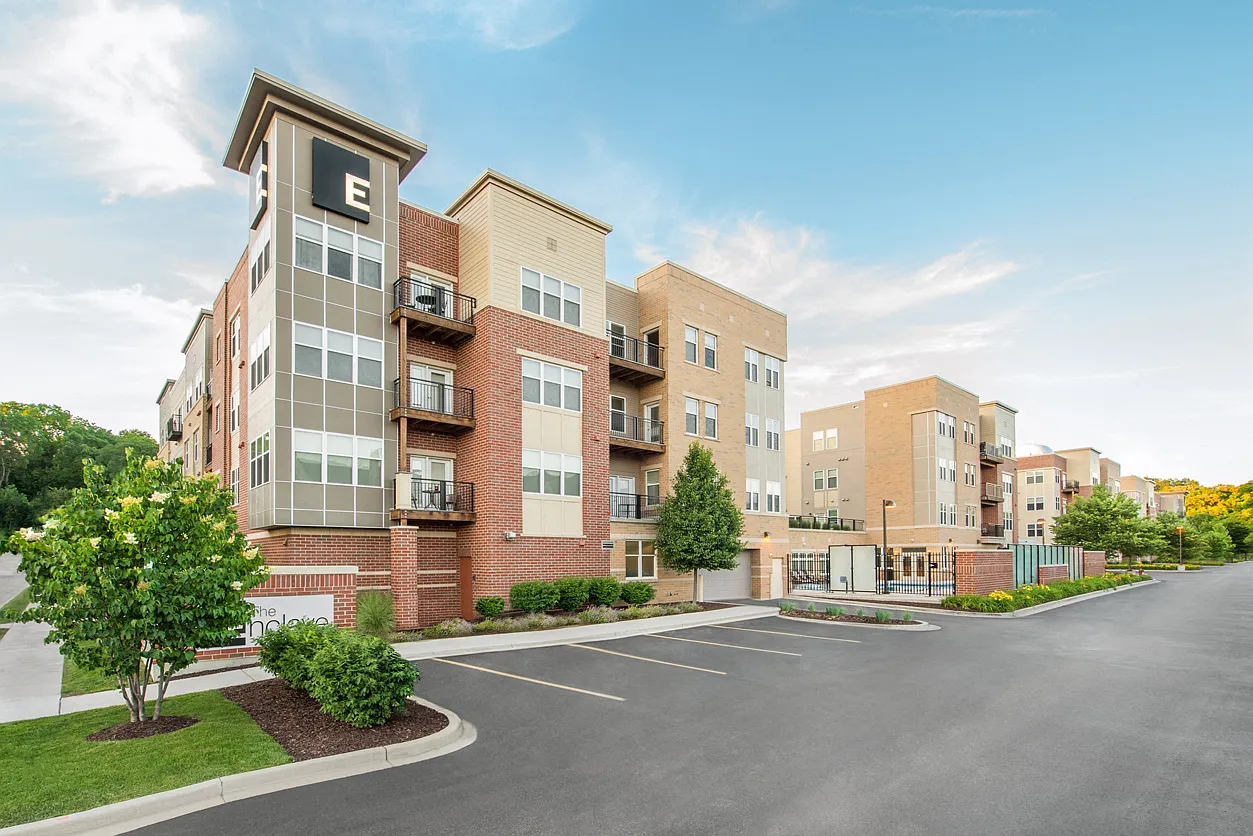 The Enclave Luxury Apartments — Photo 1