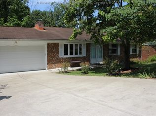 13 Barrington Rd, Nitro, WV 25143