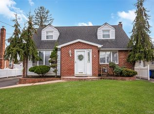 75 N Sloan Drive N, Valley Stream, NY 11580