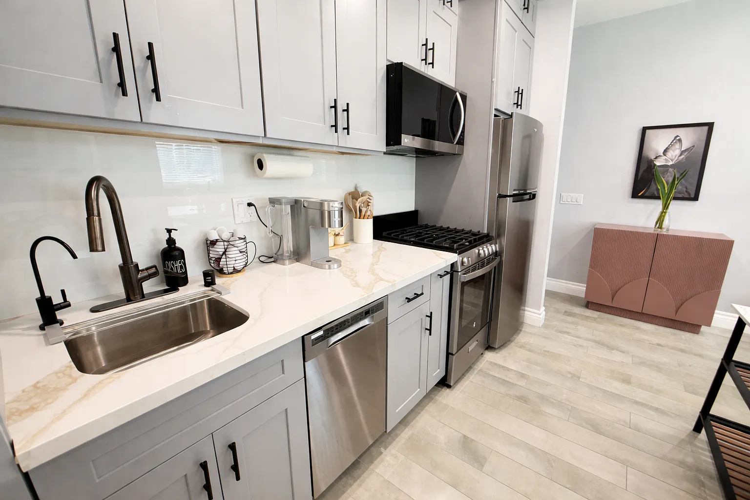 Studio, 450 sqft, $2,400 — Photo 3
