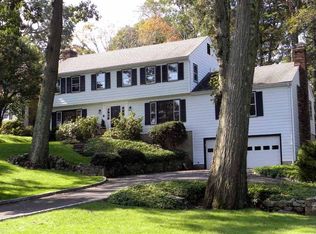 17 Chasmars Pond Rd, Darien, CT 06820