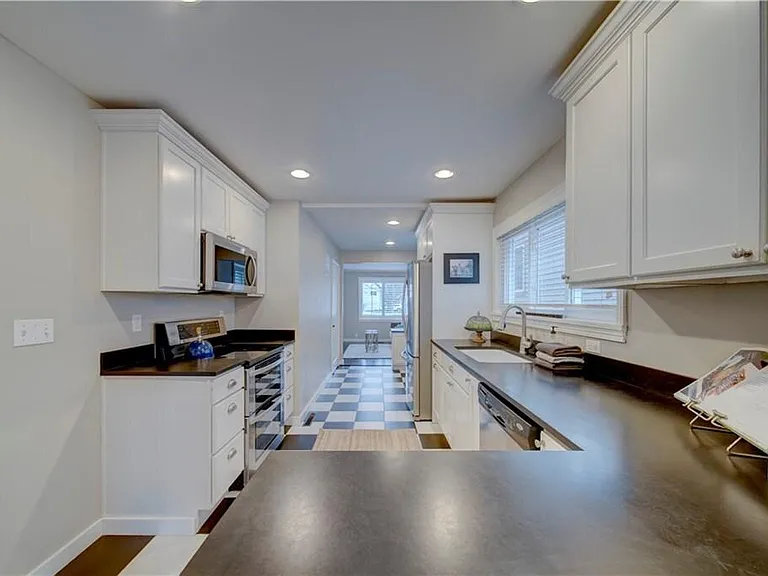 551 NE Ravenna Blvd — Photo 15