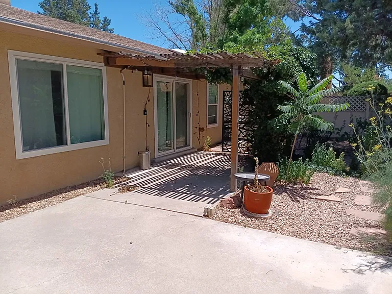 10404 Griffith Park Dr NE — Photo 20