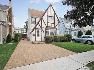 304 Wellington Rd, Mineola, NY 11501
