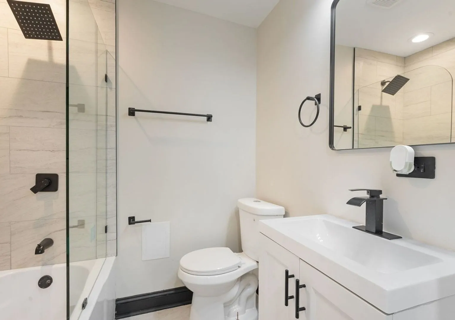 Spacious 3Bedroom/2Bathroom Apartment in Chicago — Photo 4