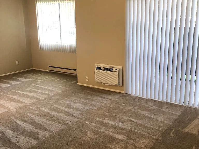 120 E Remington Dr — Photo 11