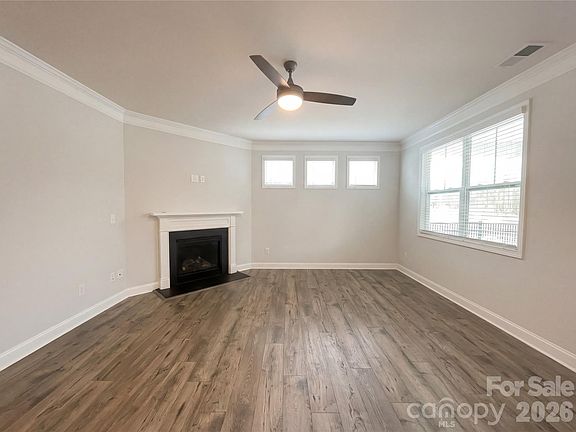 3rd image of 495 York Rd