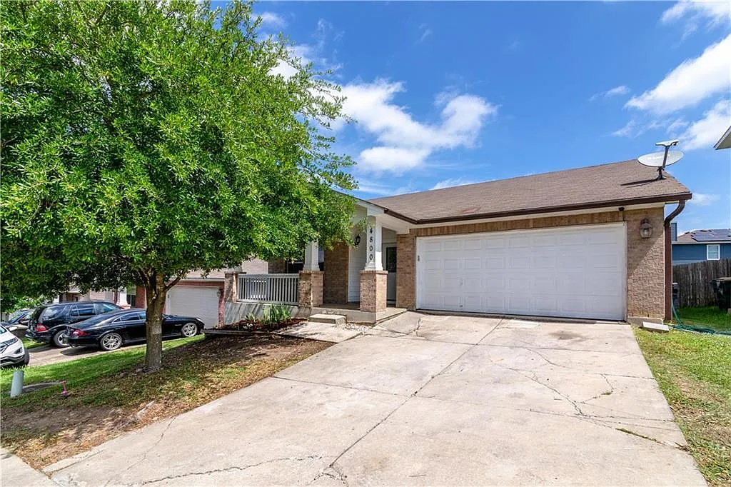 4 bed, 2.0 bath, 1877 sqft, $2,200 — Photo 2
