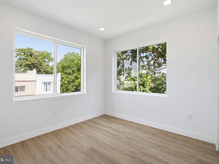613 N Brooklyn St #10 — Photo 8