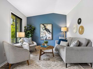 9701 Cimarron Trl, Minnetonka, MN 55305
