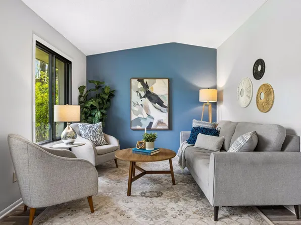 9701 Cimarron Trl, Minnetonka, MN 55305