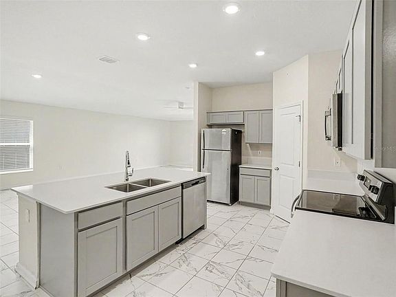 5th image of 4410 HOLSTEIN STREET