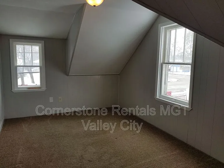 842 4th St SW — Photo 15