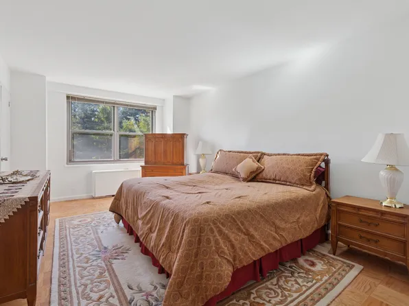 70-25 Yellowstone Boulevard image 7 of 21