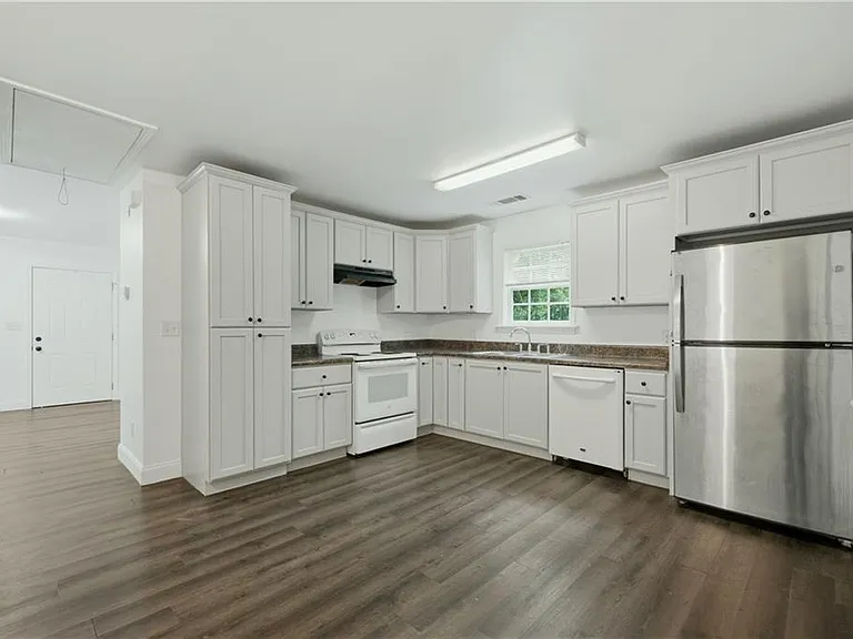 226 Thornton St SW — Photo 10