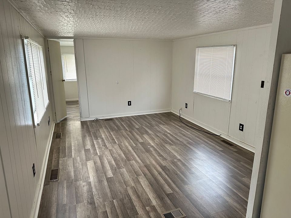 2nd image of 3955-3956 Bluebird St #3955-10
