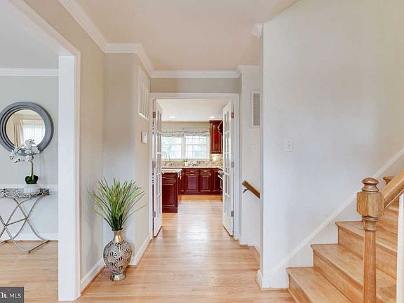 5th image of 2209 Loch Lomond Dr