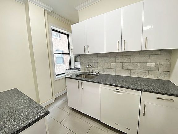 4th image of 777 W End Ave #8D