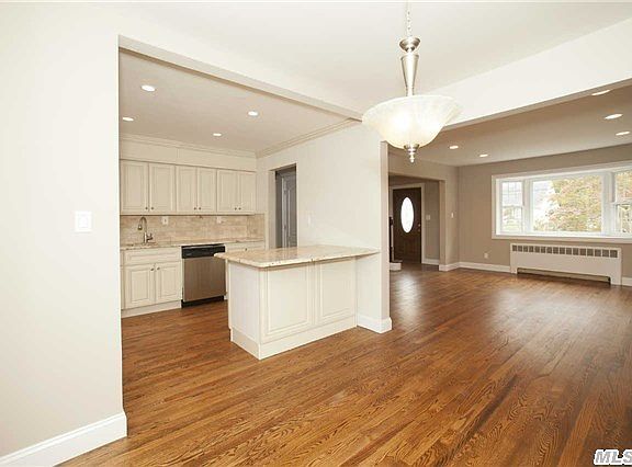 5th image of 227 Lindbergh St