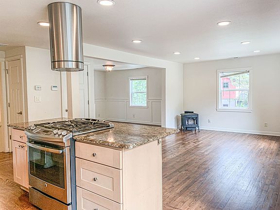 3rd image of 2718 E Olive St #2720