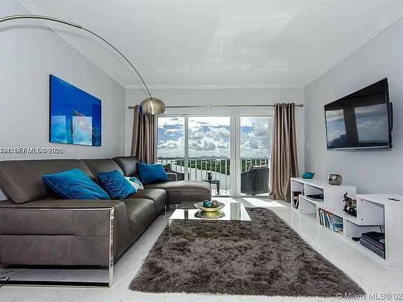 4th image of 300 Bayview Dr APT 1102