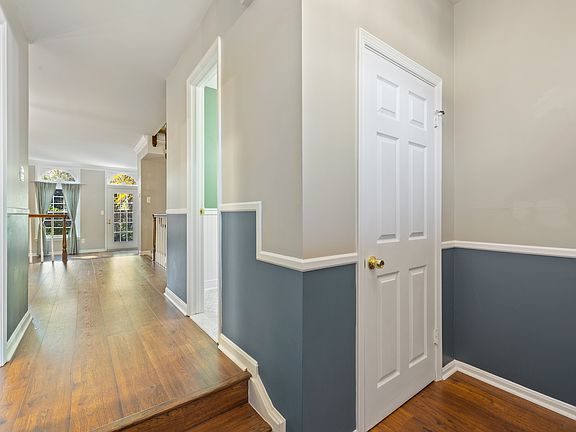 3rd image of 15308 Manor Village Ln