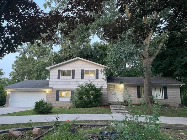 7421 Heather Heath Ln, West Bloomfield, MI 48322