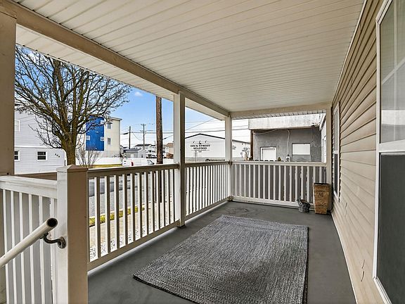 5th image of 205 W Roberts Ave #4