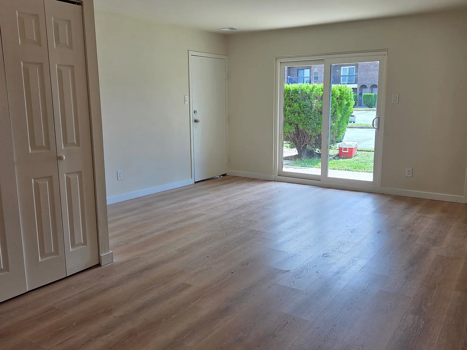 2 bed, 1100 sqft, $1,650 — Photo 3
