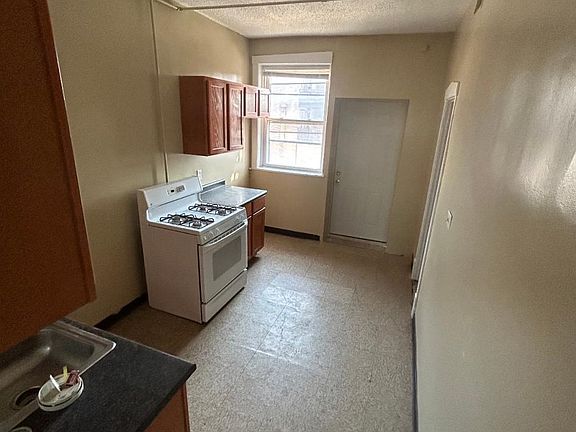 2nd image of 1551 N Waller Ave APT 2