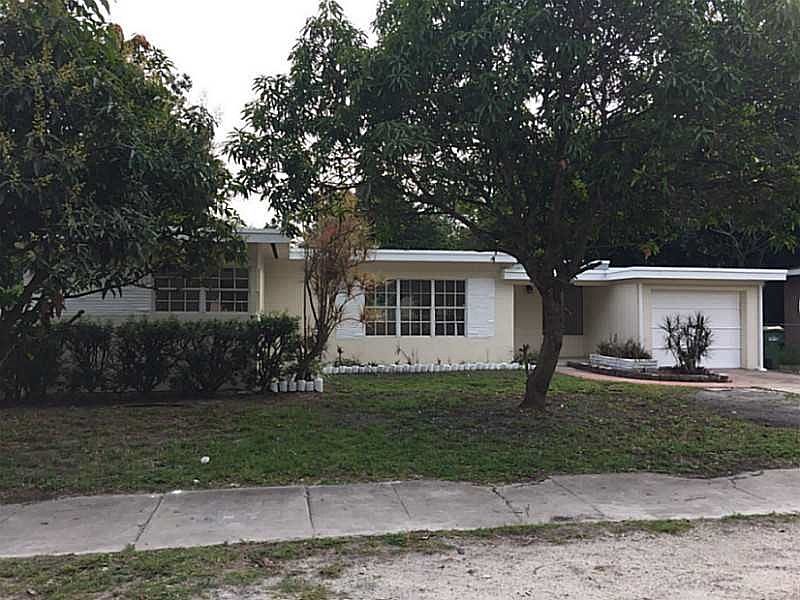 1st image of 1070 NE 133rd St