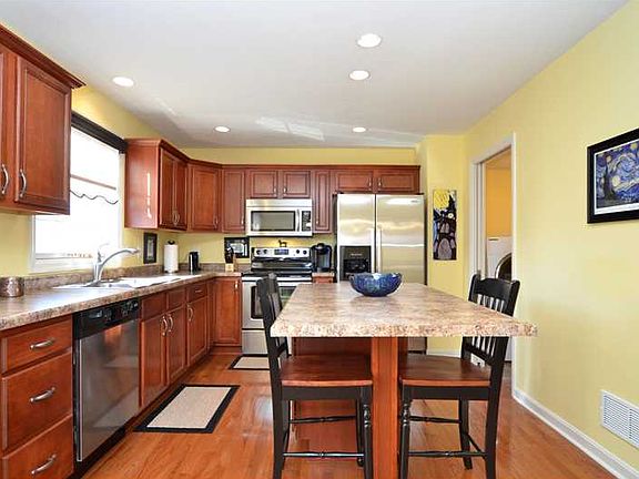 3rd image of 326 Trotwood Dr