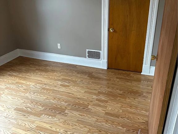 4th image of 203 N Dewitt St #2