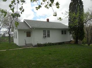 2026 400th St SW, Oxford, IA 52322